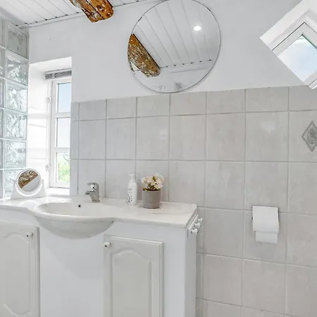 Holiday home Amazing In With 3 Bedrooms And Wifi