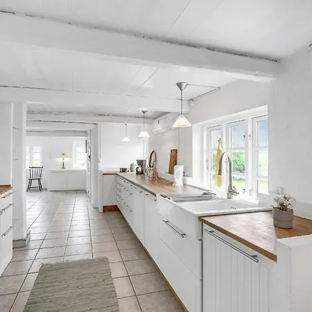 3 Bedroom Amazing In Prázdninový dům